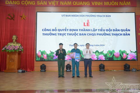 Thành lập Tiểu đội dân quân thường trực phường Thạch Bàn và phường Việt Hưng, quận Long Biên