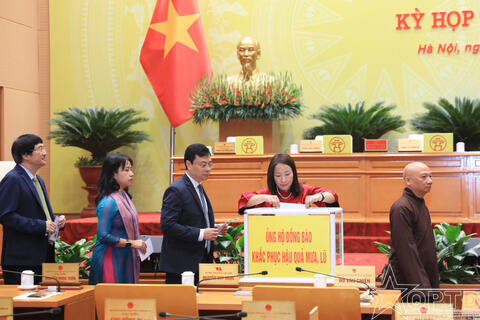 Đại biểu HĐND thành phố Hà Nội chung tay ủng hộ đồng bào vùng lũ