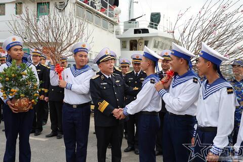 Bộ Tư lệnh Vùng 1 Hải quân thăm, kiểm tra, chúc Tết các đơn vị tại đảo Bạch Long Vĩ