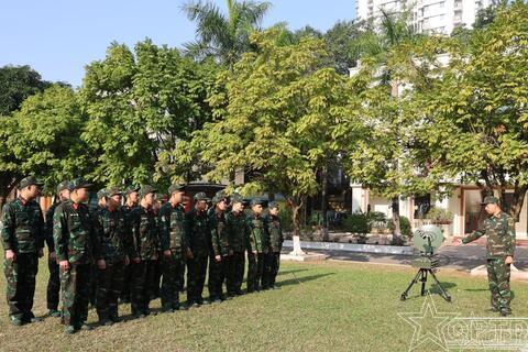 Mùa Xuân  bên cánh sóng Thông tin