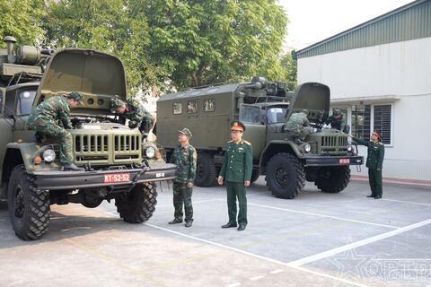 Đón nắng Xuân trước thềm nhà xưởng