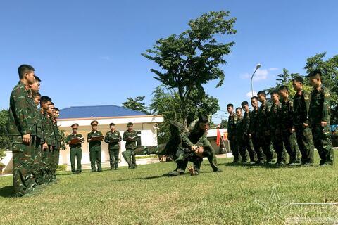 Huấn luyện thể lực giỏi ở Tiểu đoàn Trinh sát