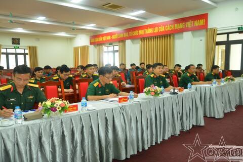 Tặng Giấy khen cho 10 tập thể, cá nhân trong thực hiện Chỉ thị số 05