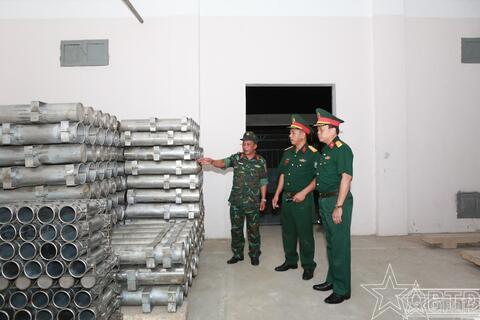 Vận chuyển súng pháo hoa phục vụ nhân dân đón Tết Độc lập 2/9