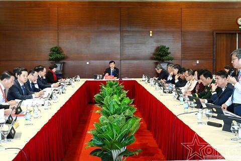 Tám nội dung xuyên suốt tập trung triển khai các quyết sách chiến lược