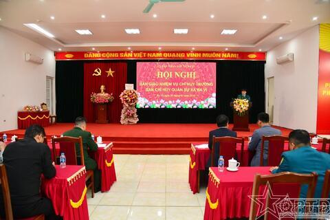 Hội nghị bàn giao chức trách, nhiệm vụ Chỉ huy trưởng Ban CHQS xã Ba Vì