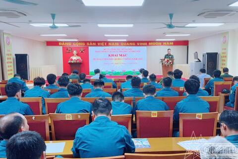 Phường Dương Nội khai mạc huấn luyện dân quân cơ động năm 2026