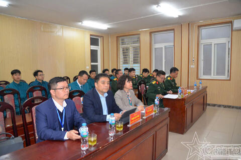 Bàn giao chức vụ Chỉ huy trưởng Ban CHQS phường Bồ Đề