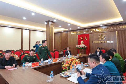 Ban CHQS phường Đông Ngạc: Bàn giao chức trách, nhiệm vụ Chỉ huy trưởng Ban CHQS phường