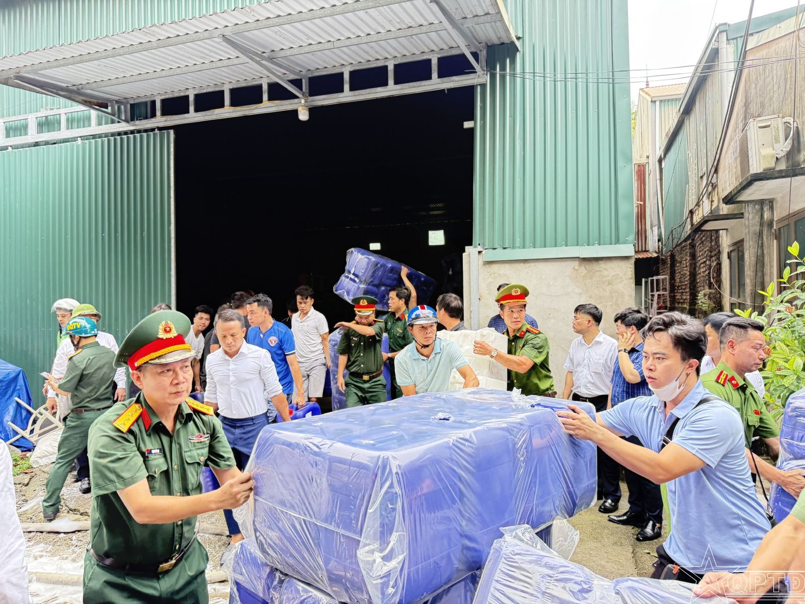 Huy động lực lượng xử lý vụ cháy xưởng nhựa Nam Phong