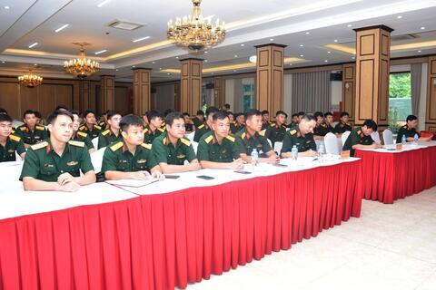 Bộ Tư lệnh Thủ đô Hà Nội trao quyết định điều động, bổ nhiệm đối với 45 học viên tốt nghiệp