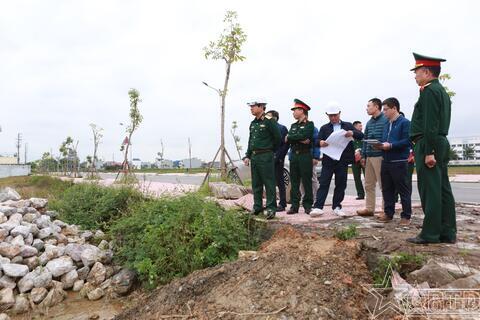 Kiểm tra dự án thi công nhà ở cán bộ, kết hợp trực SSCĐ