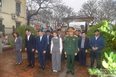 Phường Dương Nội: Gặp mặt, tặng quà quân nhân xuất ngũ và công dân nhập ngũ năm 2026