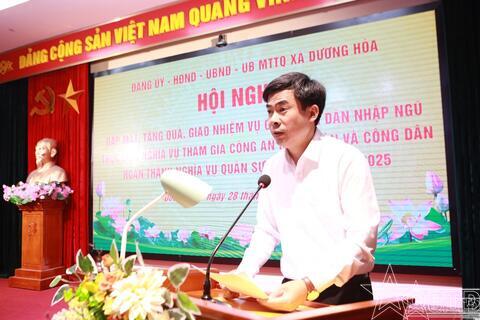 Xã Dương Hoà gặp mặt, tặng quà, giao nhiệm vụ cho công dân nhập ngũ