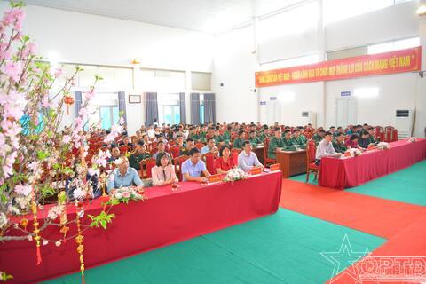 Phường Tùng Thiện gặp mặt thanh niên nhập ngũ năm 2026