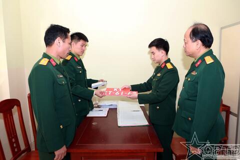 Tiếp nhận 8 xe ô tô vận tải