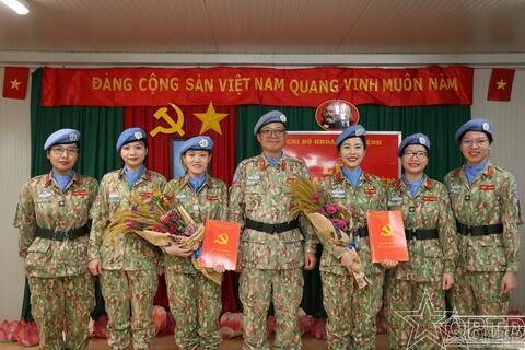 Hai nữ quân nhân BVDC2.7 được kết nạp Đảng tại Bentiu