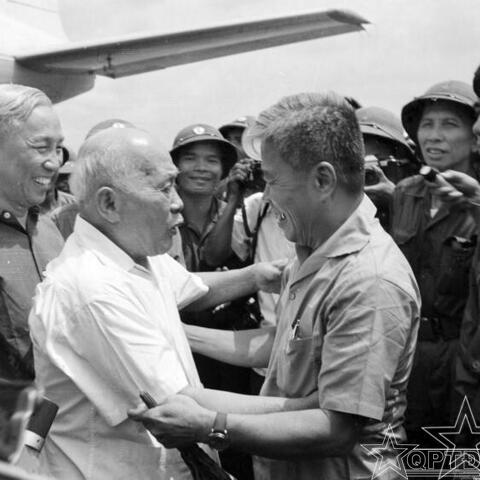 Bắc-Nam sum họp một nhà- “Vui sao nước mắt lại trào!”
