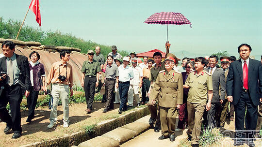 <a href="/van-hoa/giai-tri" title="Theo Dòng Lịch Sử" rel="dofollow">Theo Dòng Lịch Sử</a>