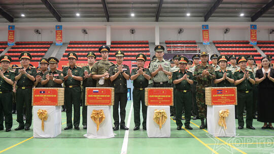 <a href="/thoi-su-chinh-tri/quan-doi" title="Quân đội" rel="dofollow">Quân đội</a>