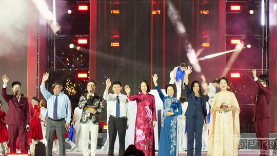 <a href="/thoi-su-chinh-tri" title="Thời sự-Chính trị" rel="dofollow">Thời sự-Chính trị</a>