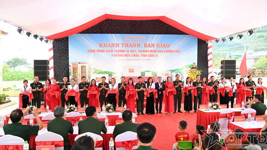 <a href="/thoi-su-chinh-tri/quan-doi" title="Quân đội" rel="dofollow">Quân đội</a>