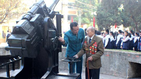 <a href="/van-hoa/giai-tri" title="Theo Dòng Lịch Sử" rel="dofollow">Theo Dòng Lịch Sử</a>