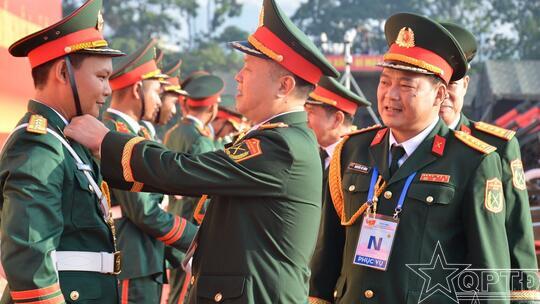 <a href="/thoi-su-chinh-tri/trong-nuoc" title="Trong nước" rel="dofollow">Trong nước</a>