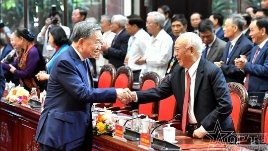 <a href="/quoc-phong-an-ninh/hau-phuong-quan-doi2" title="Hậu phương quân đội" rel="dofollow">Hậu phương quân đội</a>