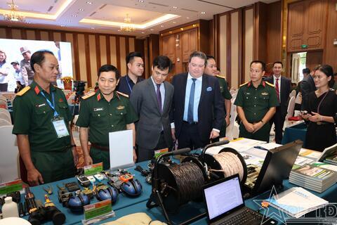 Mở rộng hợp tác, tăng cường vận động tài trợ nguồn lực khắc phục hậu quả bom mìn