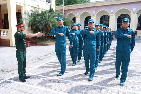 Trên thao trường huấn luyện của dân quân Dương Hòa