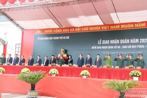 Ban Chỉ huy phòng thủ khu vực 4 - Gia Lâm giao quân nhanh, gọn, an toàn, đúng nghi lễ quy định