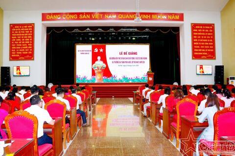 Bế giảng lớp bồi dưỡng kiến thức quốc phòng và an ninh đối tượng 3  (khóa 1) năm 2026