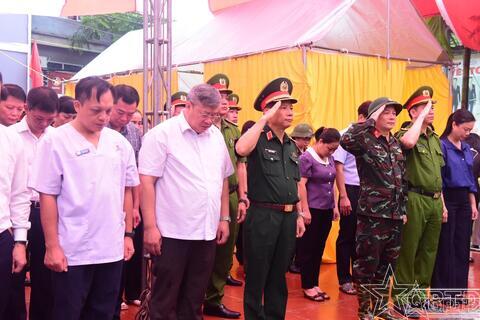 Trang nghiêm Lễ dâng hoa, dâng hương và phục vụ khai quật, lấy mẫu ADN hài cốt liệt sĩ tại phường Định Công