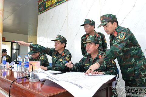 Thủ trưởng Bộ Tổng Tham mưu kiểm tra công tác chuẩn bị diễn tập thực binh tác chiến Vòm phòng không bền vững bảo vệ Thủ đô