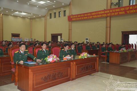 Trao Bằng tốt nghiệp cho 82 học viên Lớp Bồi dưỡng kiến thức quân sự-Khóa 27