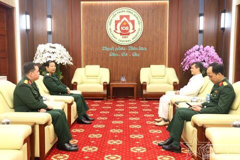 Chúc Tết Bệnh viện Trung ương Quân đội 108