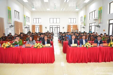 Xã Phúc Lộc giao Quyết định gọi công dân nhập ngũ và tham gia thực hiện nghĩa vụ Công an nhân dân