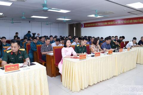 Phường Dương Nội kết nạp dân quân năm thứ nhất