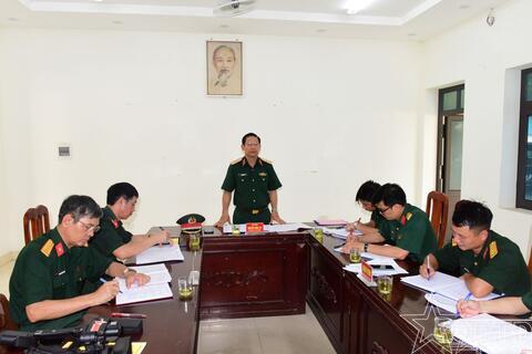 Thiếu tướng Nguyễn Đình Lưu kiểm tra tại Phân Kho 2, Kho K90, Cục Hậu cần-Kỹ thuật