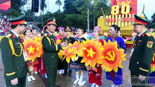<a href="/van-hoa" title="Lịch Sử-Truyền Thống" rel="dofollow">Lịch Sử-Truyền Thống</a>