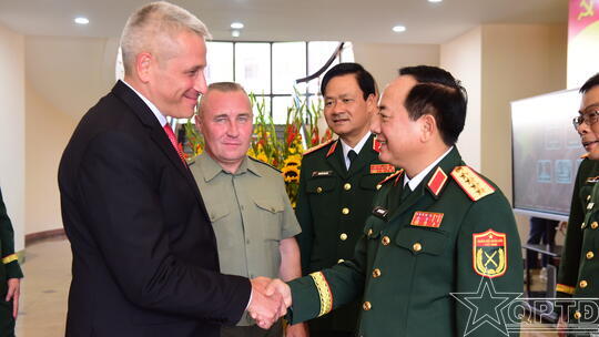 <a href="/thoi-su-chinh-tri" title="Thời sự-Chính trị" rel="dofollow">Thời sự-Chính trị</a>
