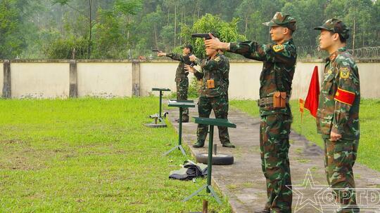 <a href="/quoc-phong-an-ninh/huan-luyen-sscd" title="Huấn luyện SSCĐ" rel="dofollow">Huấn luyện SSCĐ</a>