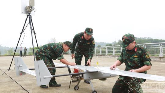 <a href="/quoc-phong-an-ninh/huan-luyen-sscd" title="Huấn luyện SSCĐ" rel="dofollow">Huấn luyện SSCĐ</a>