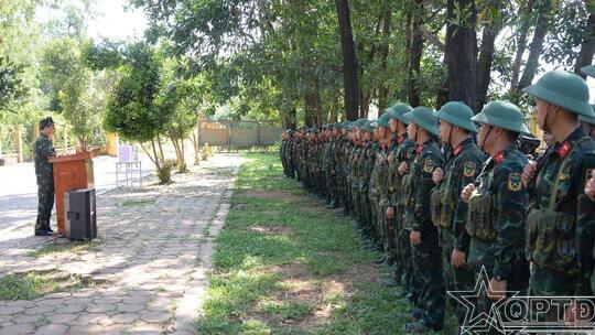 <a href="/quoc-phong-an-ninh/huan-luyen-sscd" title="Huấn luyện SSCĐ" rel="dofollow">Huấn luyện SSCĐ</a>