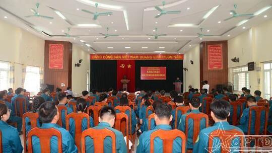 <a href="/quoc-phong-an-ninh/huan-luyen-sscd" title="Huấn luyện SSCĐ" rel="dofollow">Huấn luyện SSCĐ</a>
