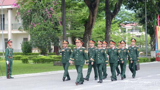 <a href="/quoc-phong-an-ninh/huan-luyen-sscd" title="Huấn luyện SSCĐ" rel="dofollow">Huấn luyện SSCĐ</a>