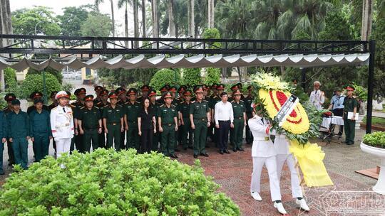 <a href="/thoi-su-chinh-tri" title="Thời sự-Chính trị" rel="dofollow">Thời sự-Chính trị</a>